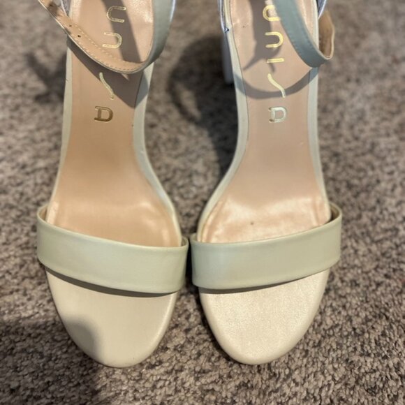 UNISA Tan & White Heel Sandals SZ 6M - Picture 1 of 4